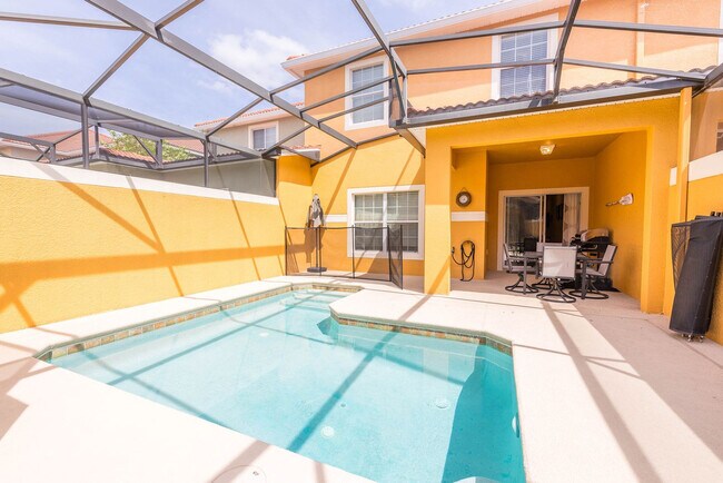 Foto del edificio - 8962 Majesty Palm Rd