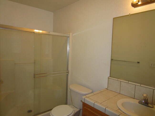 Building Photo - 1272 Hoover Way