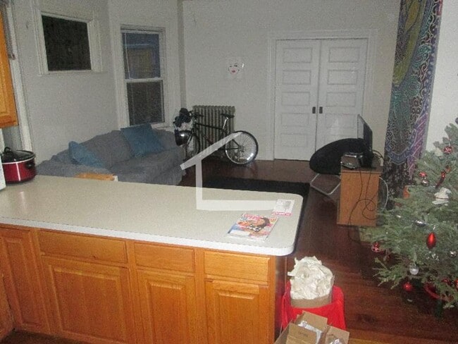 Building Photo - Large 4 Bed. in Allston, Porch, Backyard, ...