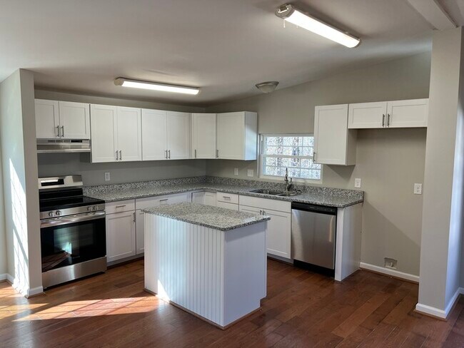 Building Photo - 165 Pebble Creek Ln