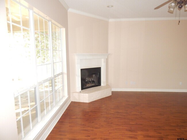 Foto del edificio - 16554 Beauregard Dr