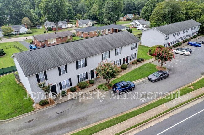 Foto del edificio - 500 Jackson Park Rd