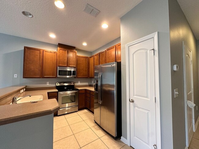 Building Photo - Immaculate 3/2.5 Townhome in Bartram Park-...