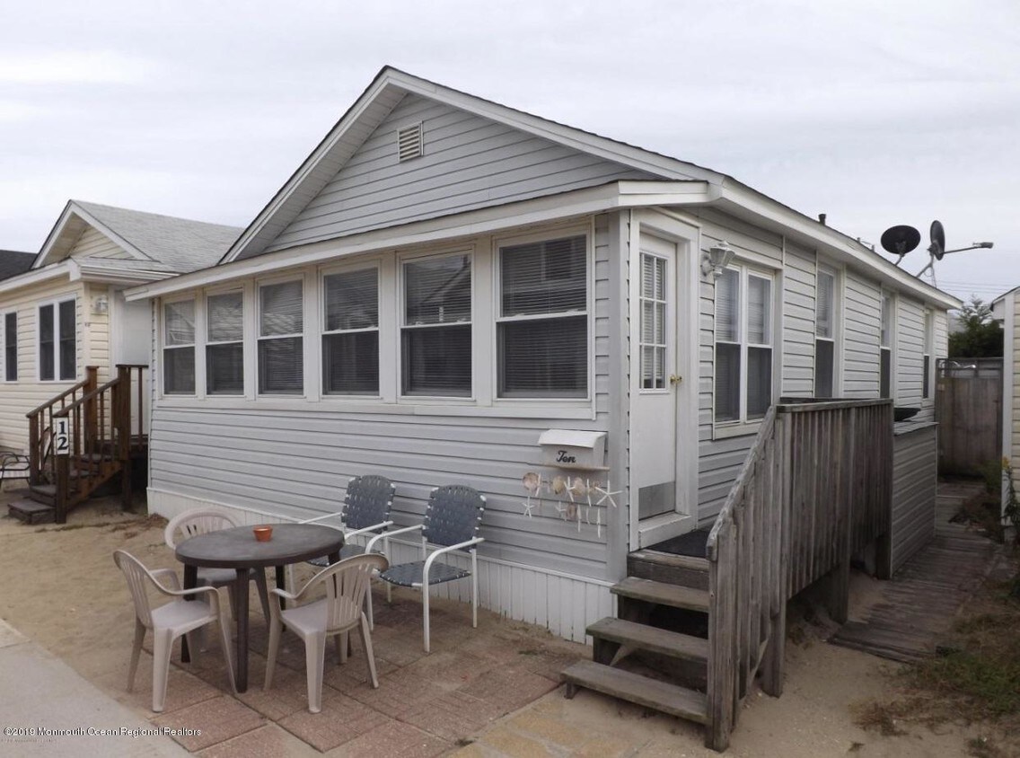 10 Brunswick Pl, Point Pleasant Beach, NJ 08742 House Rental in Point