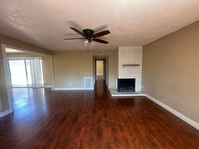 Building Photo - 2605 El Greco Dr