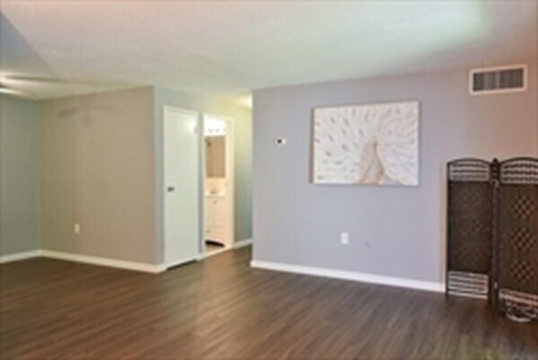 Building Photo - 7 Village Rock Ln