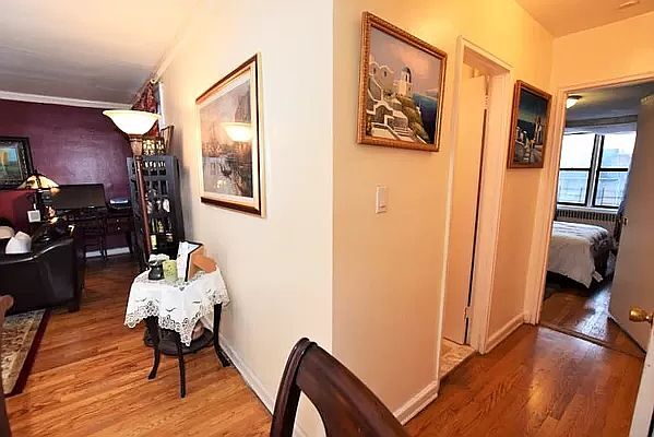 Foto del edificio - 90-11 35th Ave