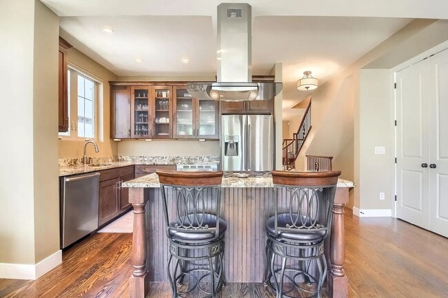 Building Photo - 4BD, 3.5BA Highlands Home with Back Yard and 2-Car Garage