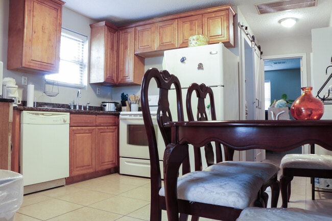 Kitchen - 5119 Baccich St