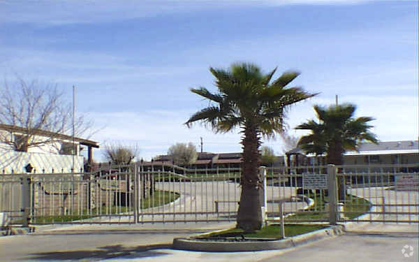 Building Photo - Santiago Desert View Estates