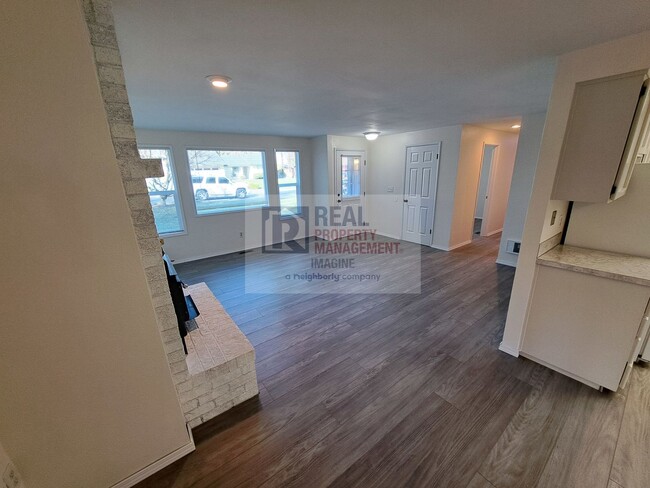 Building Photo - Newly Updated 3 Beds, 2 Bath Home on Quiet Street