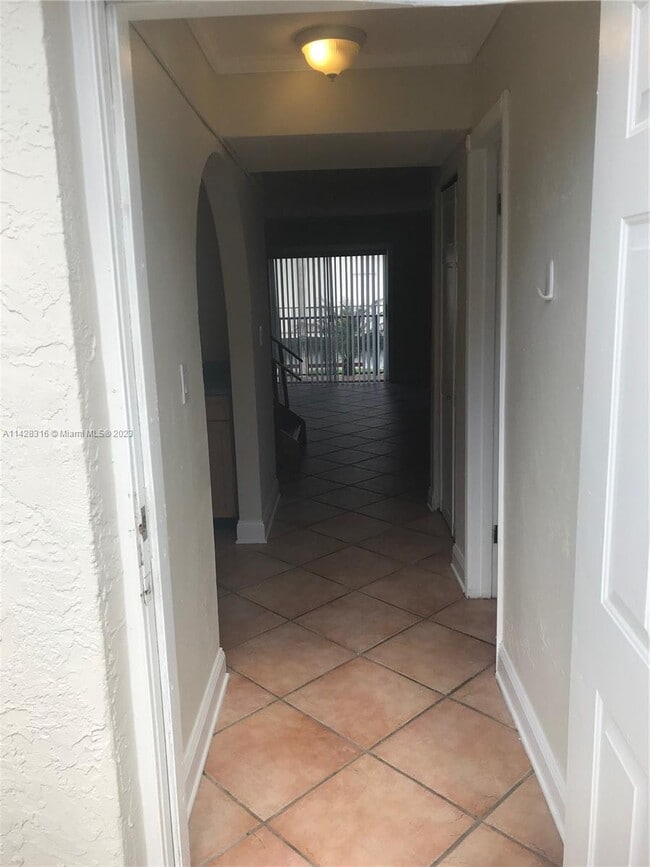 Building Photo - 8650 SW 67th Ave