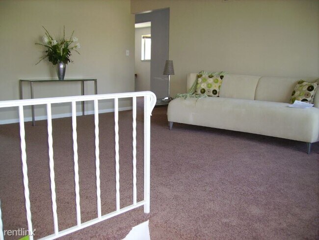 Foto del edificio - 3 br, 1 bath Townhome - 2614 W Wardcliffe Dr