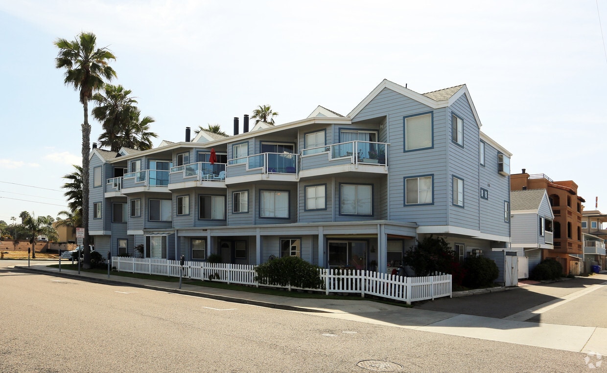 Building Photo - El Mirador Shores