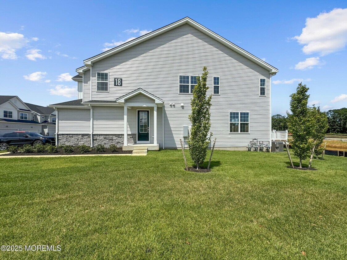 Foto principal - 1801 Wrangler Ave