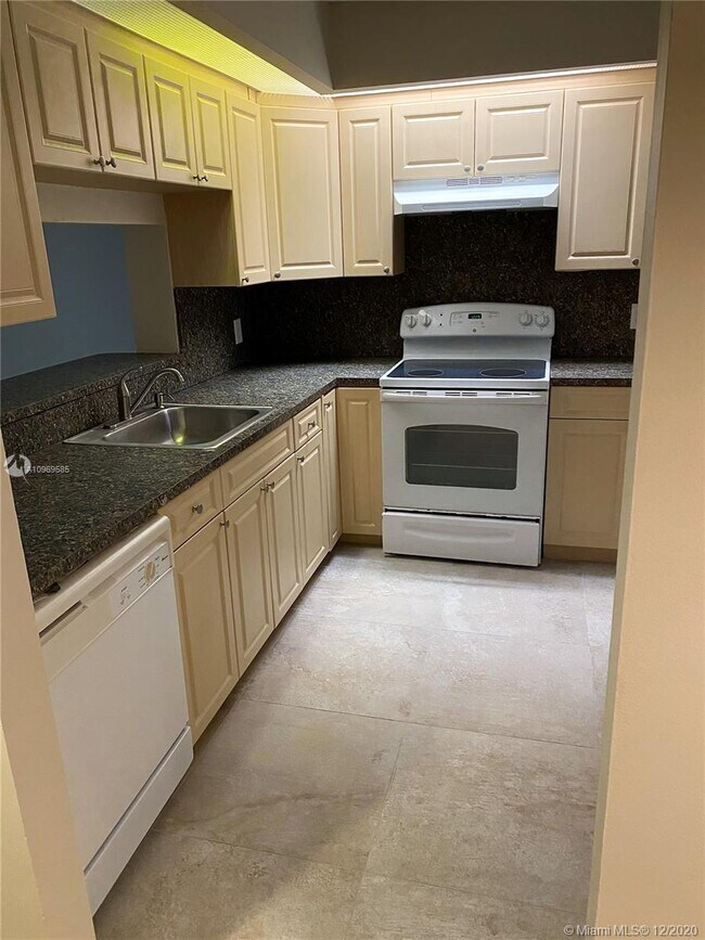 Foto del edificio - 901 SW 128th Terrace
