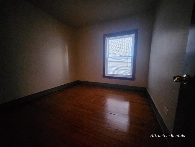 Building Photo - 5810 W Erie St