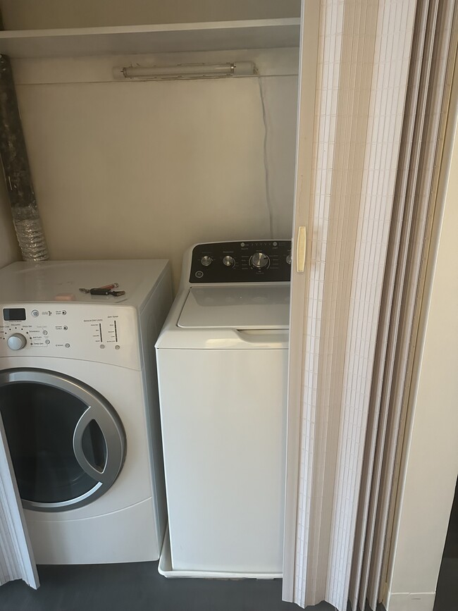 Building Photo - 421 Bethlehem Ct