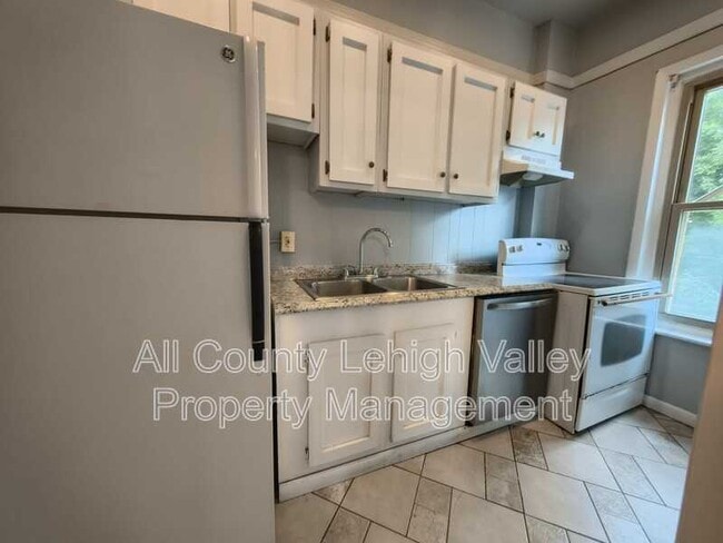 Building Photo - 127 N 12th St