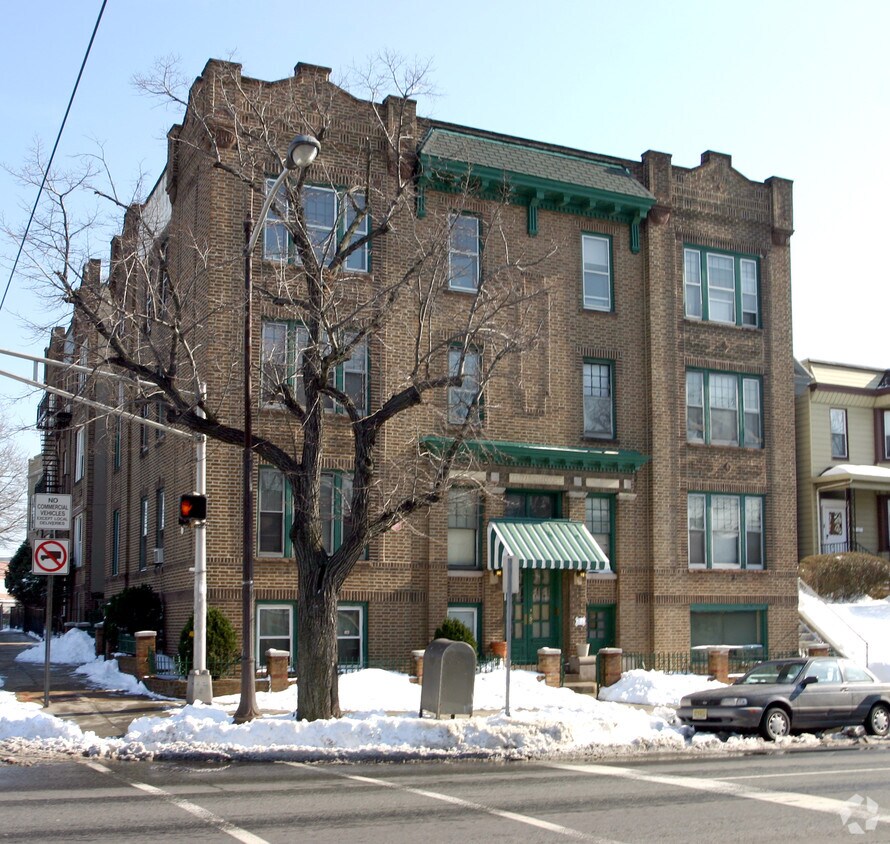 Foto del edificio - 3176 John F. Kennedy Blvd
