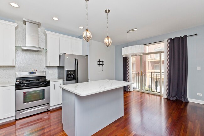 Foto del edificio - 1332 N Burling St