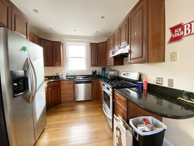 Building Photo - 27 Spring Garden St