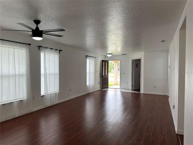 Foto del edificio - 4712 Willoughby St
