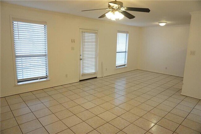 Foto del edificio - 1448 Carrollton Ave