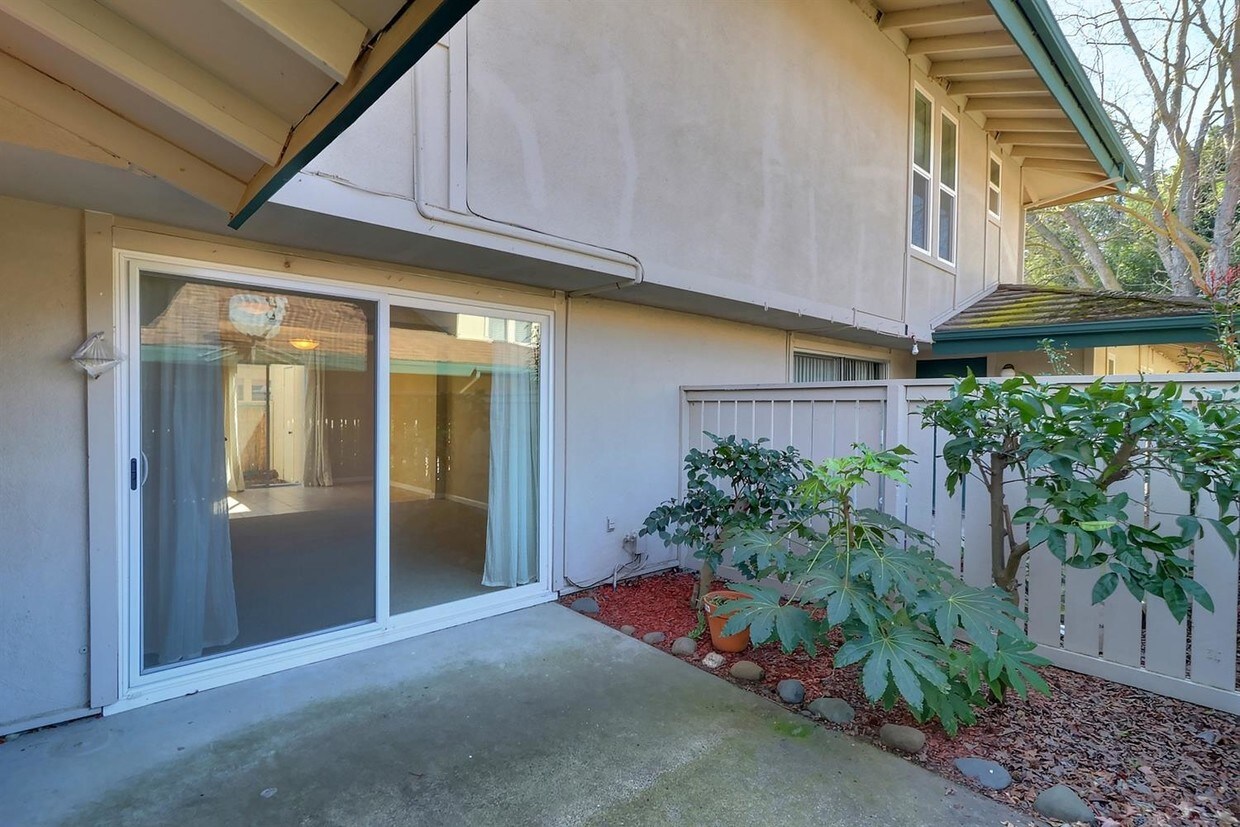 Foto principal - 802 Roundtree Ct