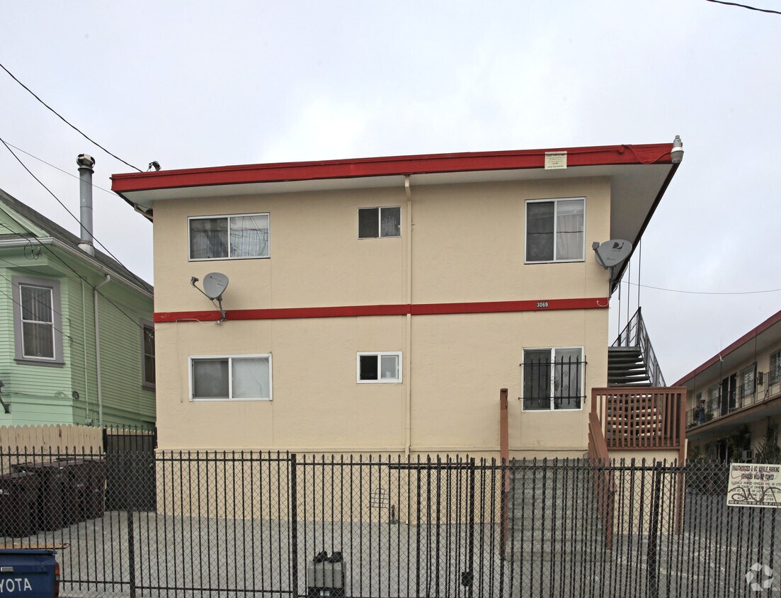 Building Photo - 3069 Pleitner Ave