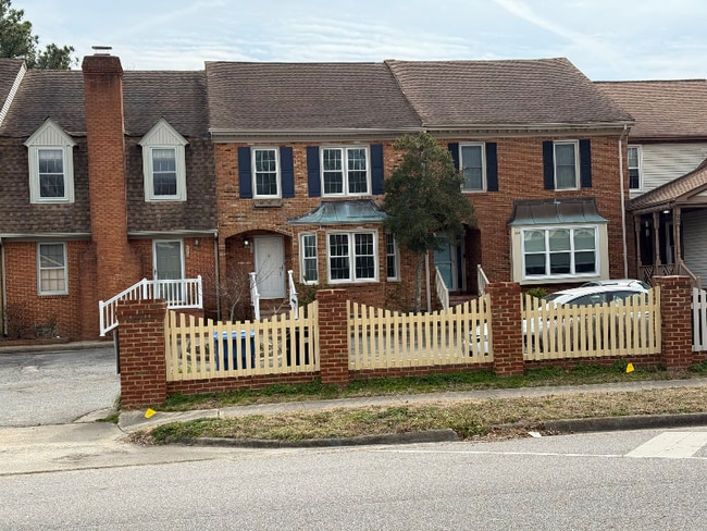 Photo - 658 Lord Dunmore Dr Townhome