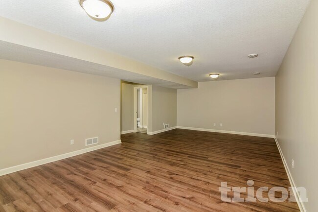 Foto del edificio - 14060 Ailesbury Ave