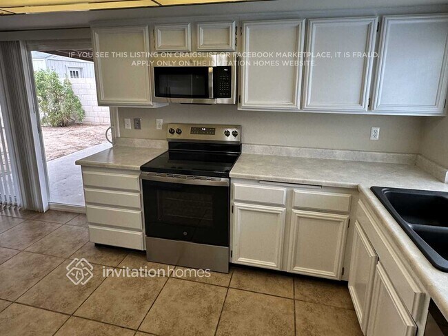 Building Photo - 3340 W Sandra Terrace