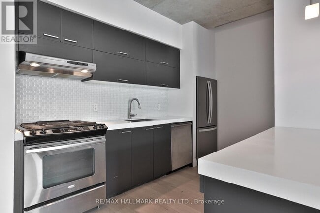 Photo du bâtiment - 552-1552 Wellington St W