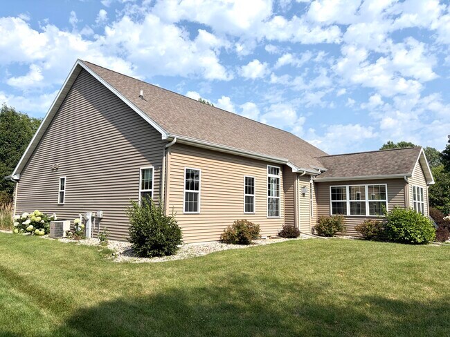 Foto del edificio - 2701 E Glenhurst Ln