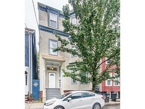 Building Photo - 13 Mercer St