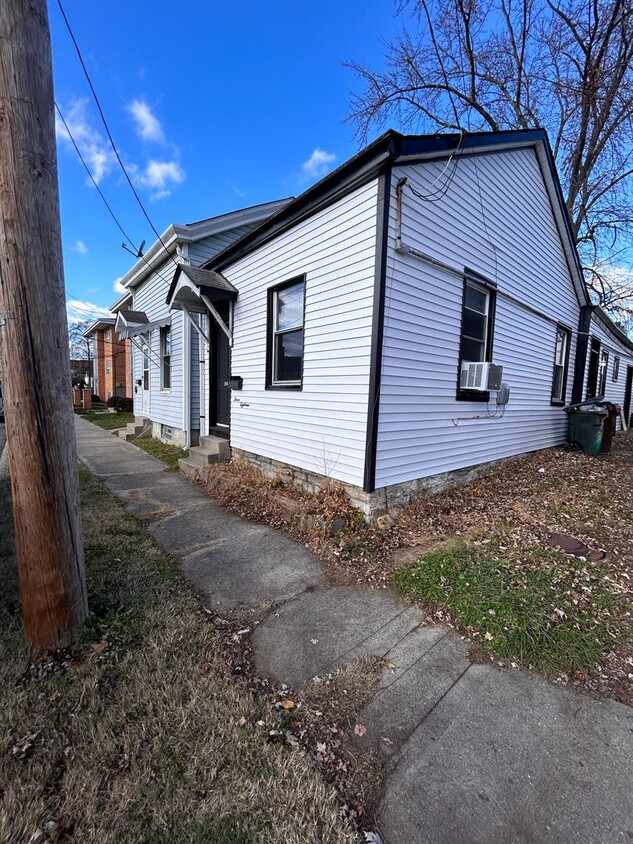 Primary Photo - READING - Cozy 1-2 Bedroom home