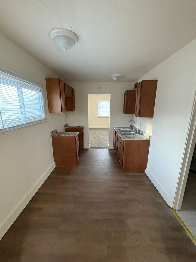 Foto del edificio - Spacious 4 Bedroom, 1 Bathroom Single Family Home