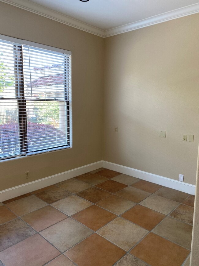 Building Photo - 3015 Caroline St