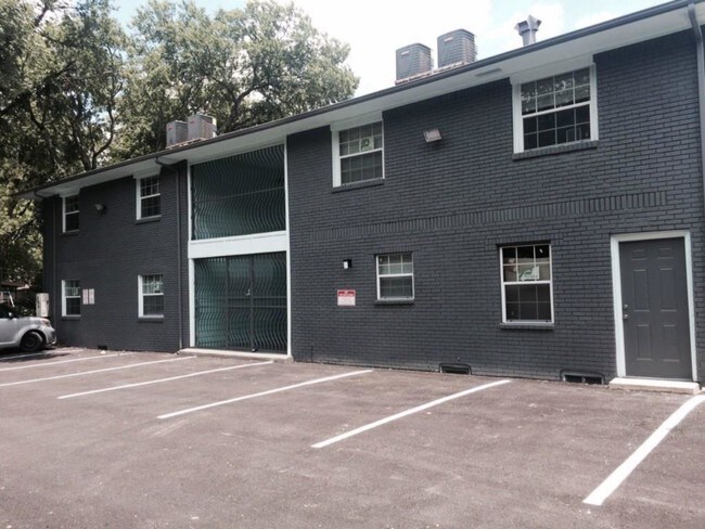 Building Photo - 701 Elsbeth St