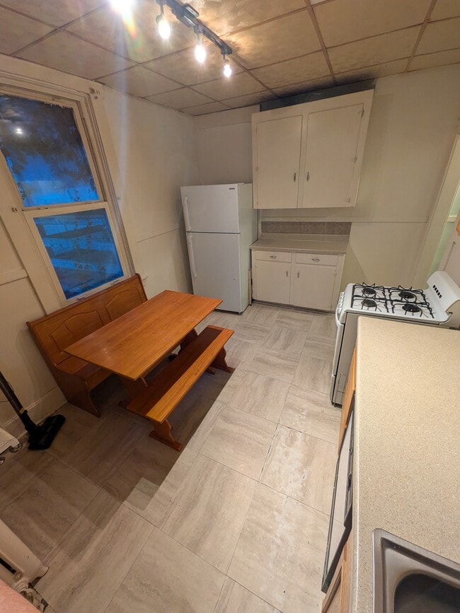 Building Photo - 341 Linden Ave