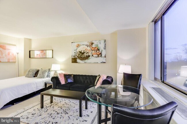 Foto del edificio - 1111 Arlington Blvd