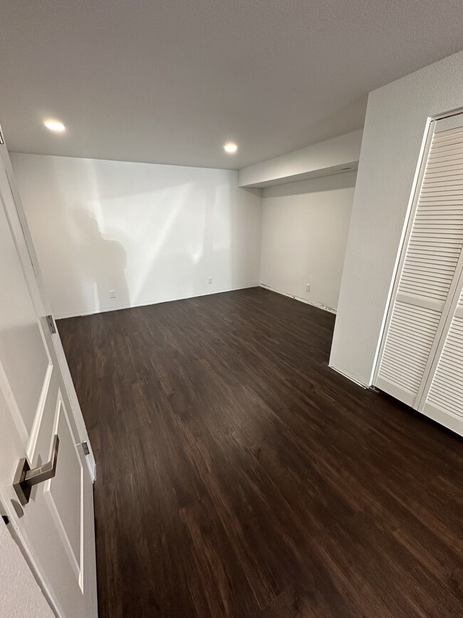 Basement bedroom - 5507 Fiesta Ln