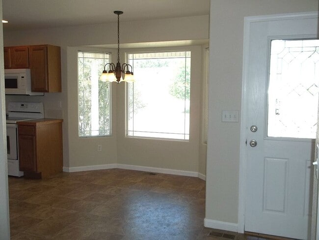 Building Photo - Coming Soon! Spacious Wellington Home with Fireplace & Garage