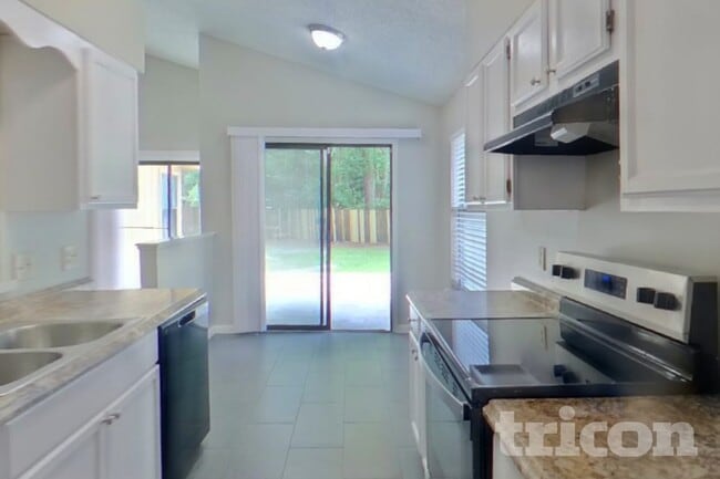Building Photo - 2346 Blossom Ridge Dr N