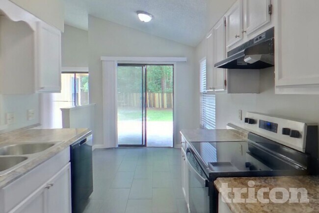 Foto del edificio - 2346 Blossom Ridge Dr N