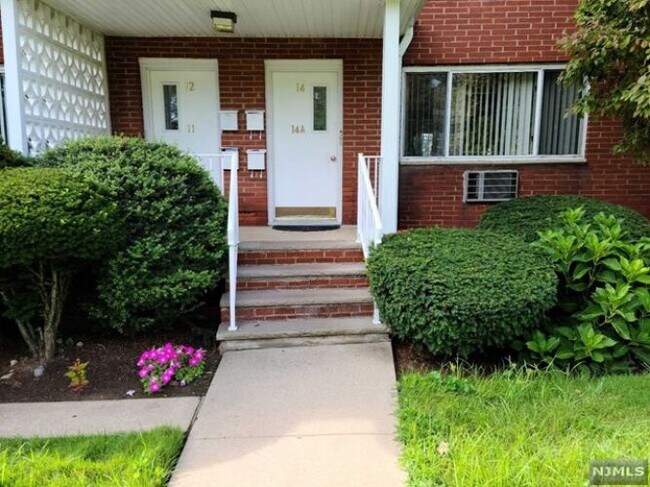 Foto del edificio - 1323 Anderson Ave