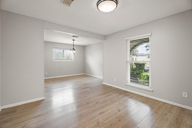 Foto del edificio - 16011 Hickory Knoll Dr