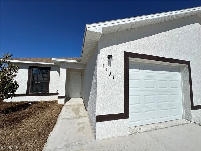 Building Photo - 1131 SW 16th Terrace