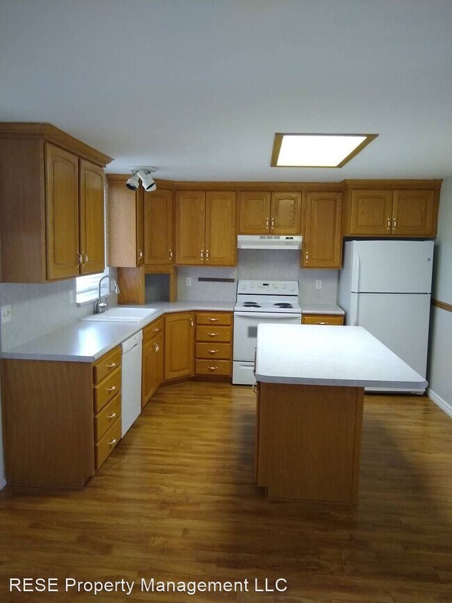 Building Photo - 6 br, 4 bath House - 2131 E Lambourne Ave.